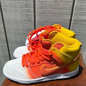 Nike SB DUNK HIGH SWEET TOOTH CANDY CORN SIZE 7.5 men’s / women’s 9.5